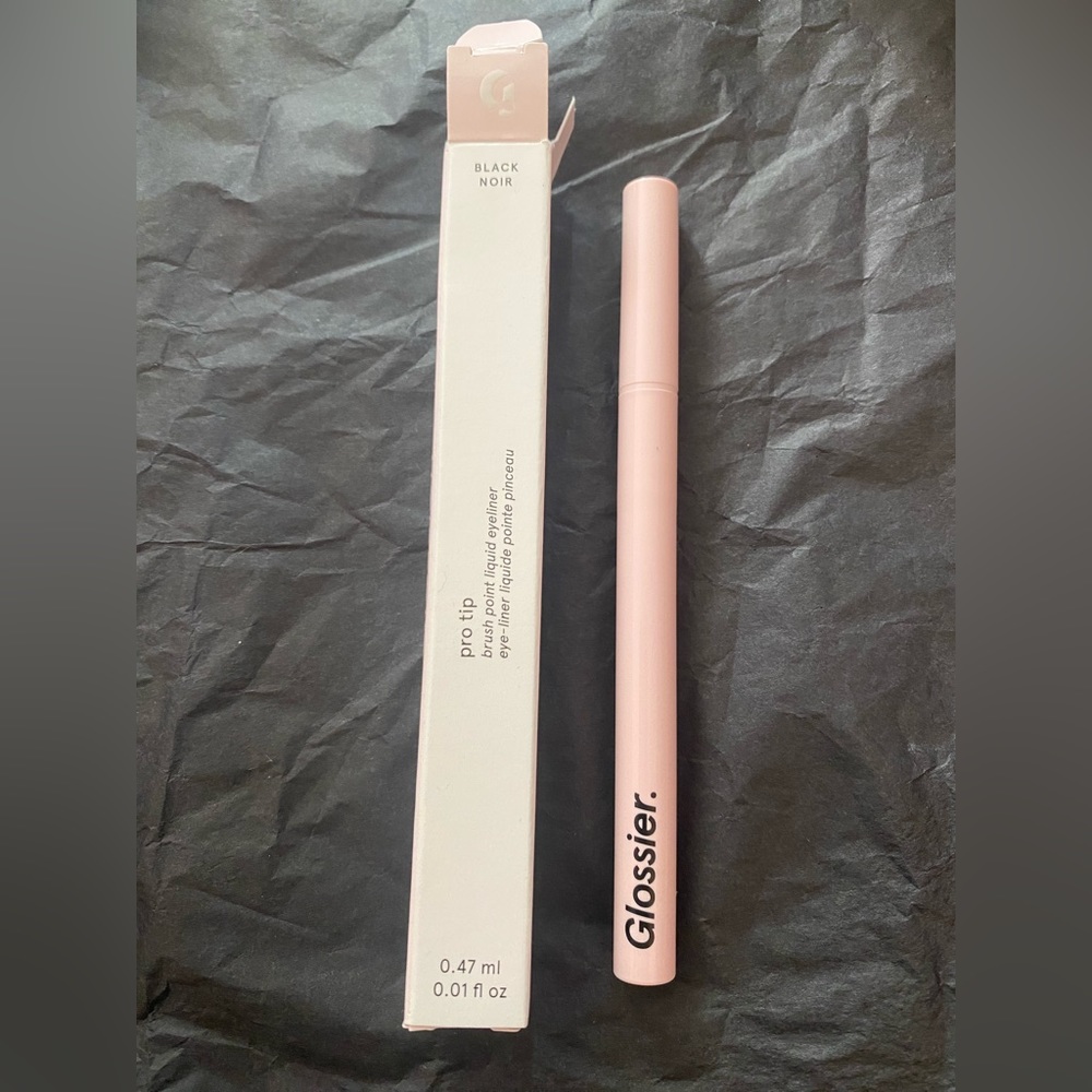 Glossier Pro Tip Liquid Eyeliner in Black (BNIB) - Picture 2 of 9